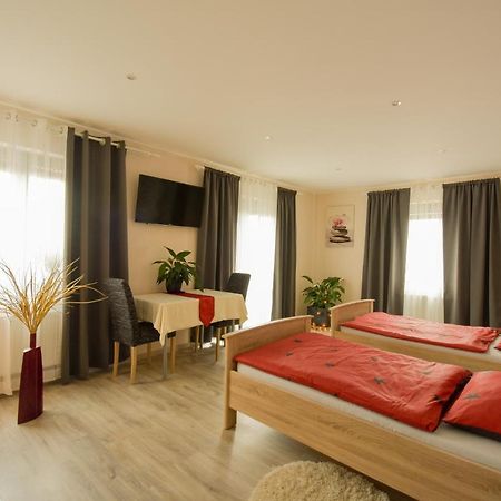 Mainzimmer - Business Apartments Hasloch  エクステリア 写真