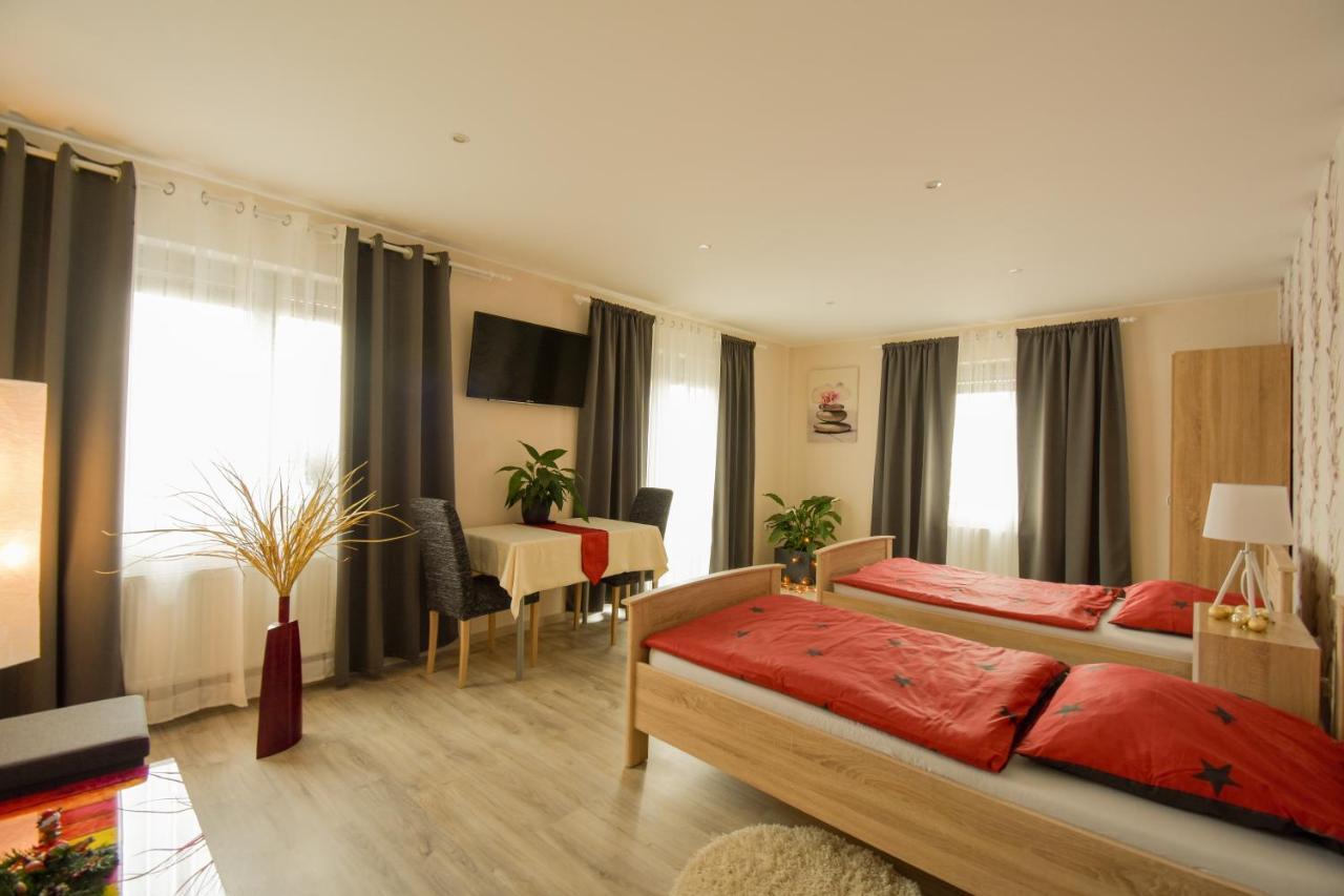 Mainzimmer - Business Apartments Hasloch  エクステリア 写真