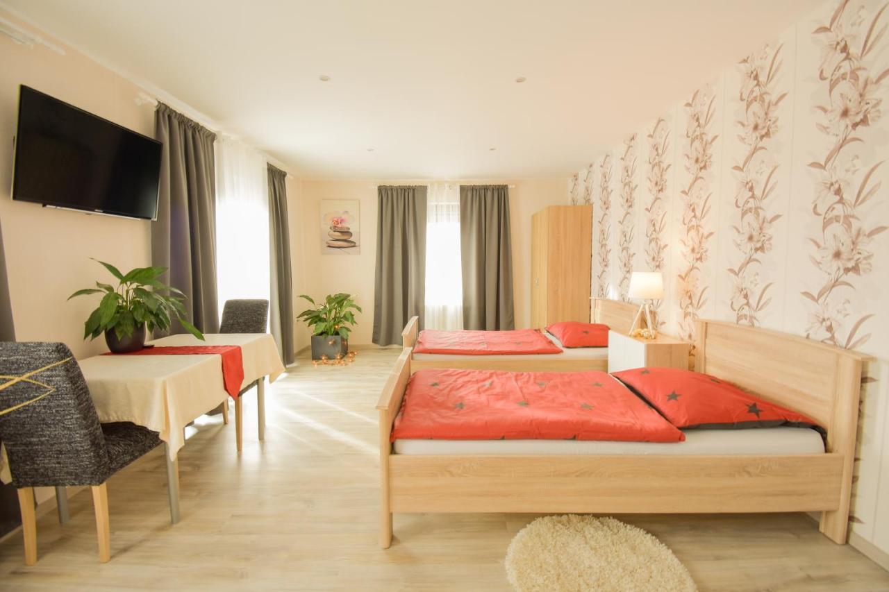Mainzimmer - Business Apartments Hasloch  エクステリア 写真
