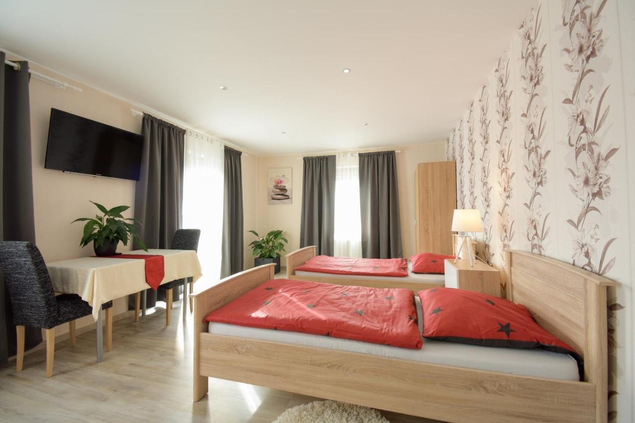 Mainzimmer - Business Apartments Hasloch  エクステリア 写真