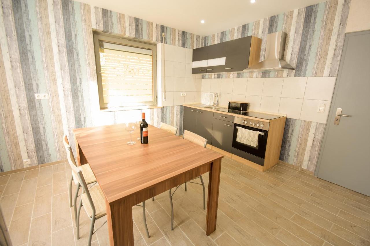 Mainzimmer - Business Apartments Hasloch  エクステリア 写真