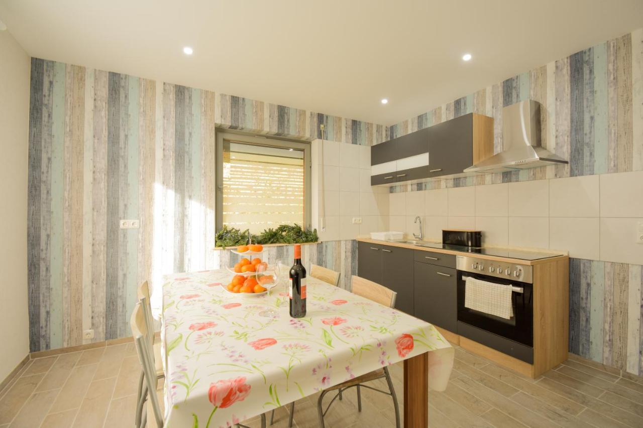 Mainzimmer - Business Apartments Hasloch  エクステリア 写真