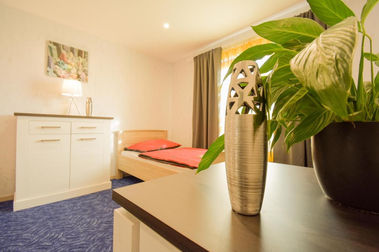 Mainzimmer - Business Apartments Hasloch  エクステリア 写真