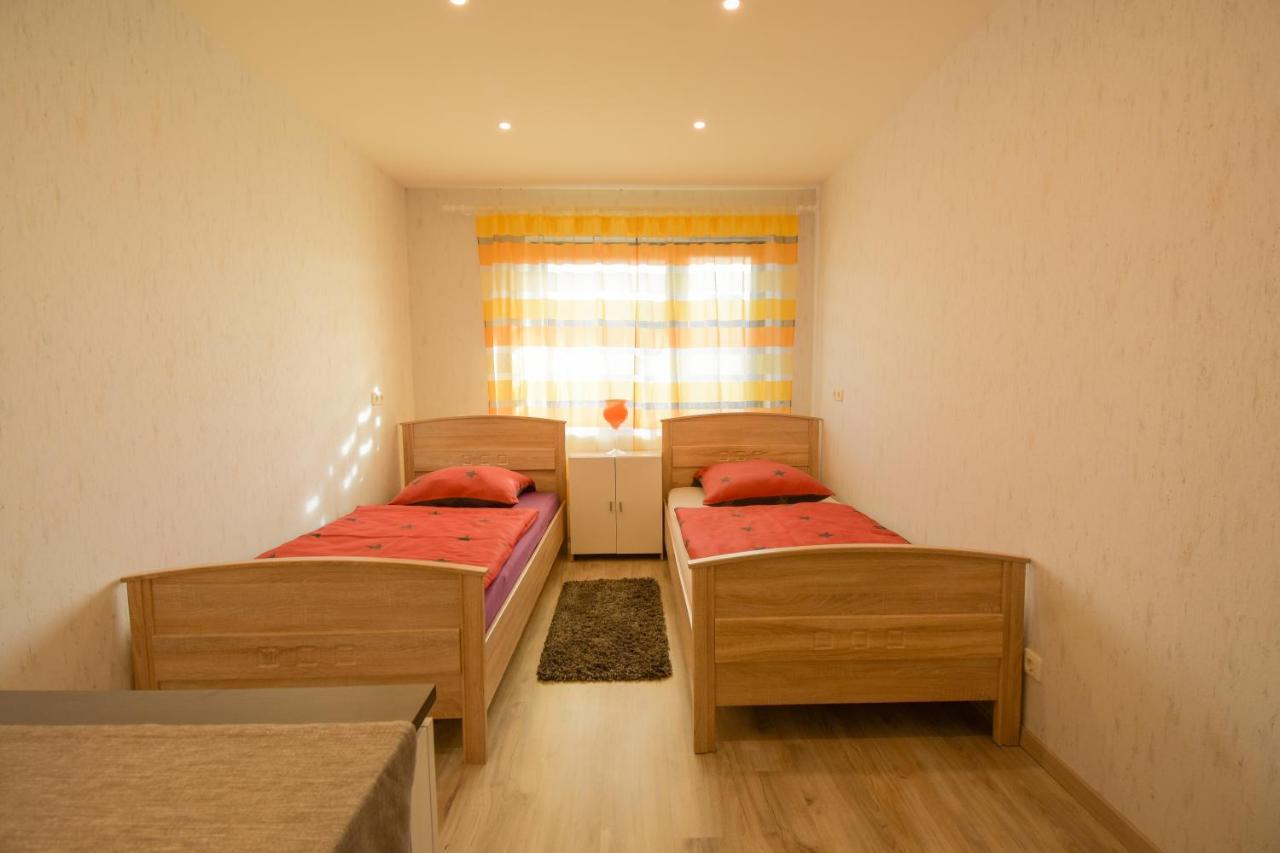 Mainzimmer - Business Apartments Hasloch  エクステリア 写真