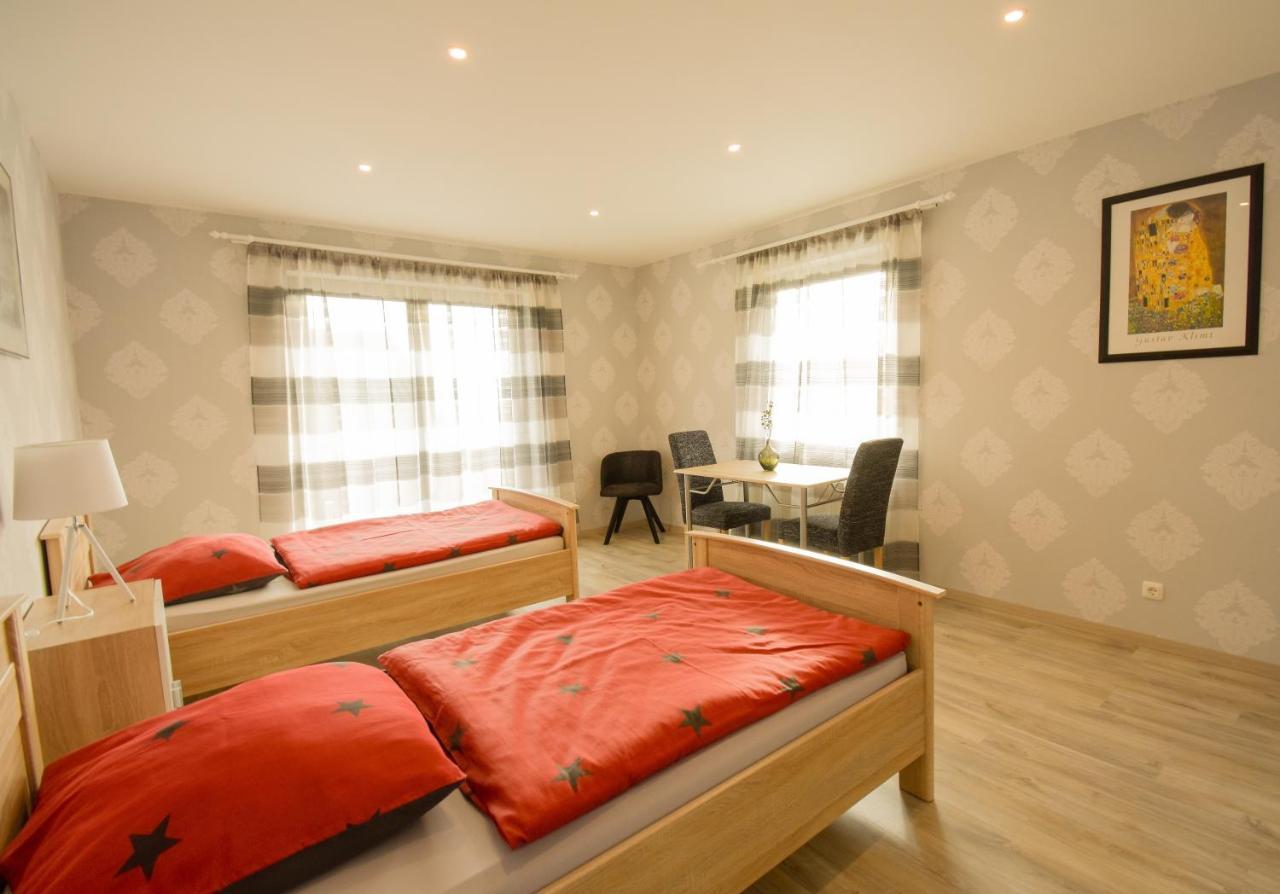 Mainzimmer - Business Apartments Hasloch  エクステリア 写真